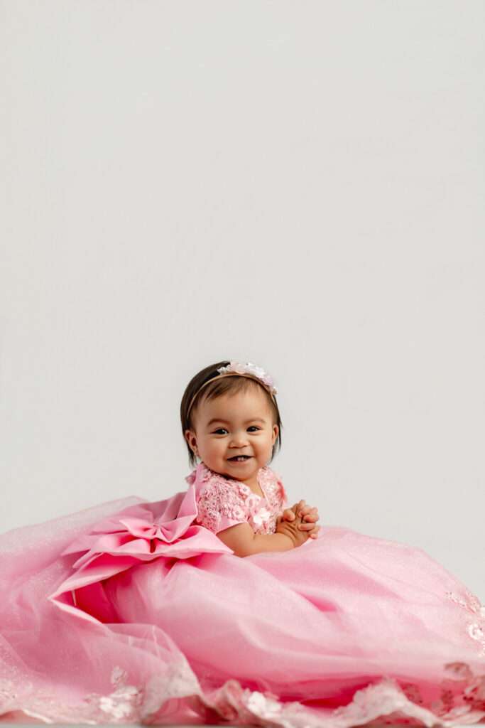 one year milestone session, NWA cake smash photographer, best baby photographer Cave Springs