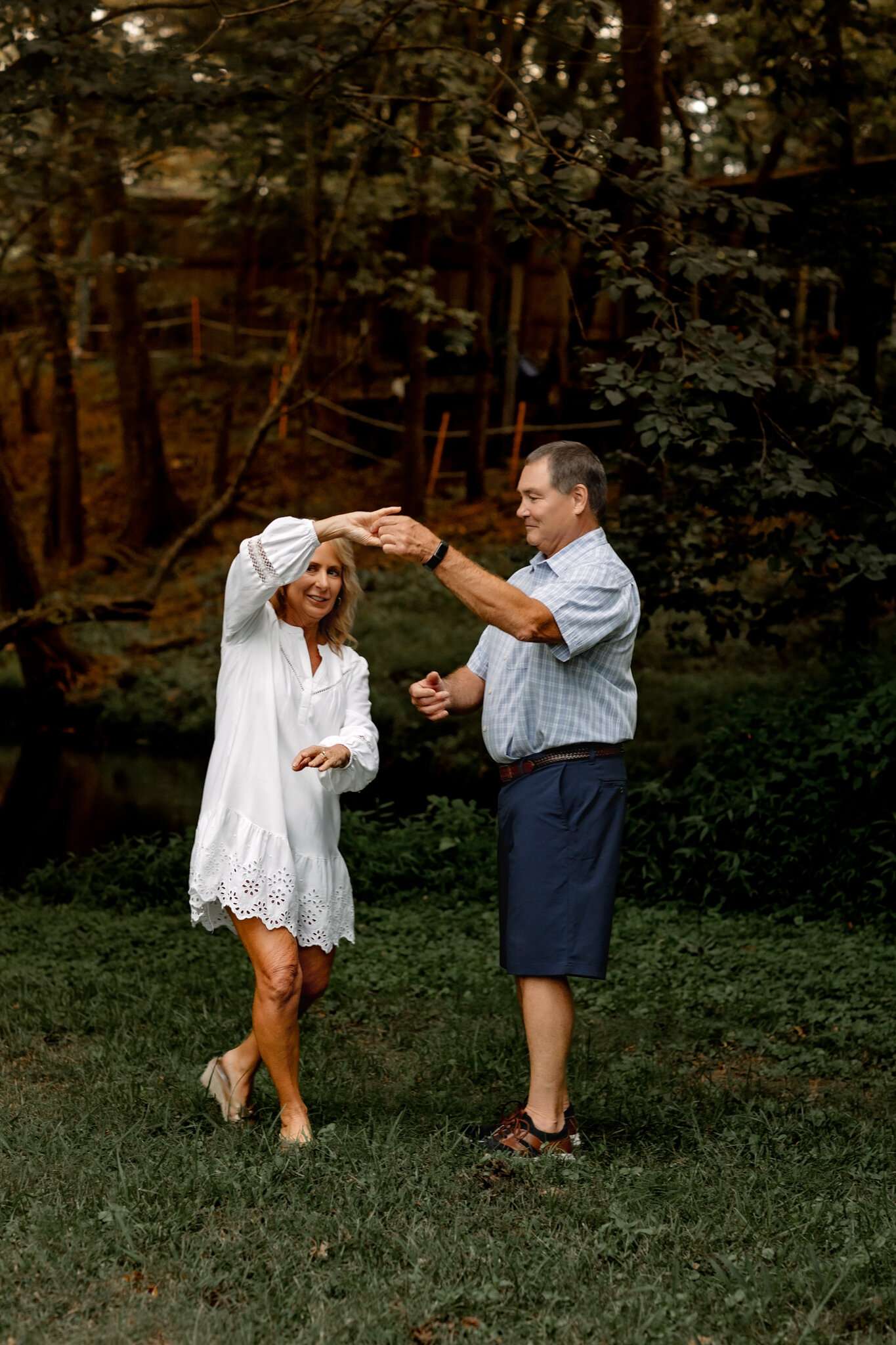 Fayetteville AR family portraits, family photographer near me Cave Springs